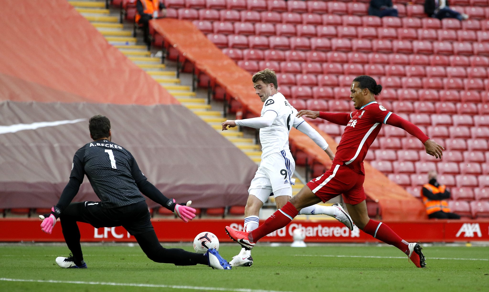 使得他在球 使得他在球